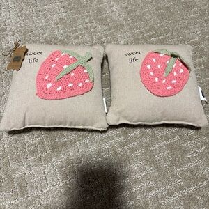 Mud Pie Set Of 2, 8x8 Strawberry Crochet Pillows SWEET LIFE